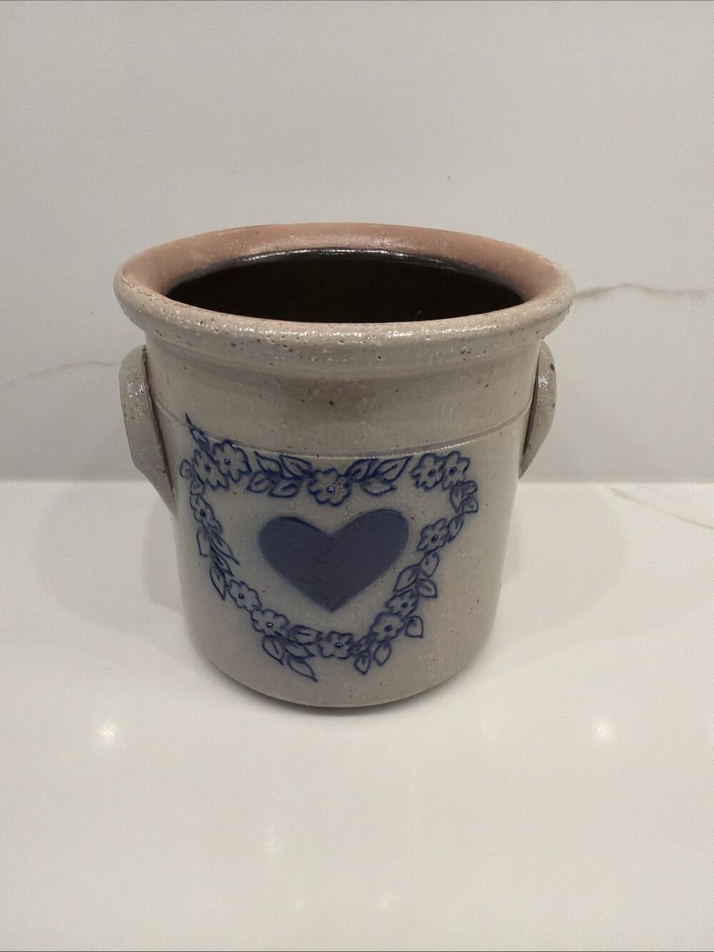 1994 Salmon Falls Stoneware Dover NH Crock Blue Heart Floral Vintage Pottery 4.5